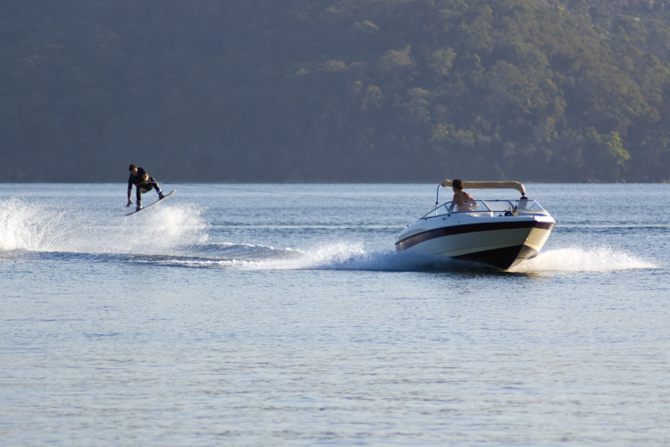 Zugboot für Wakeboarder