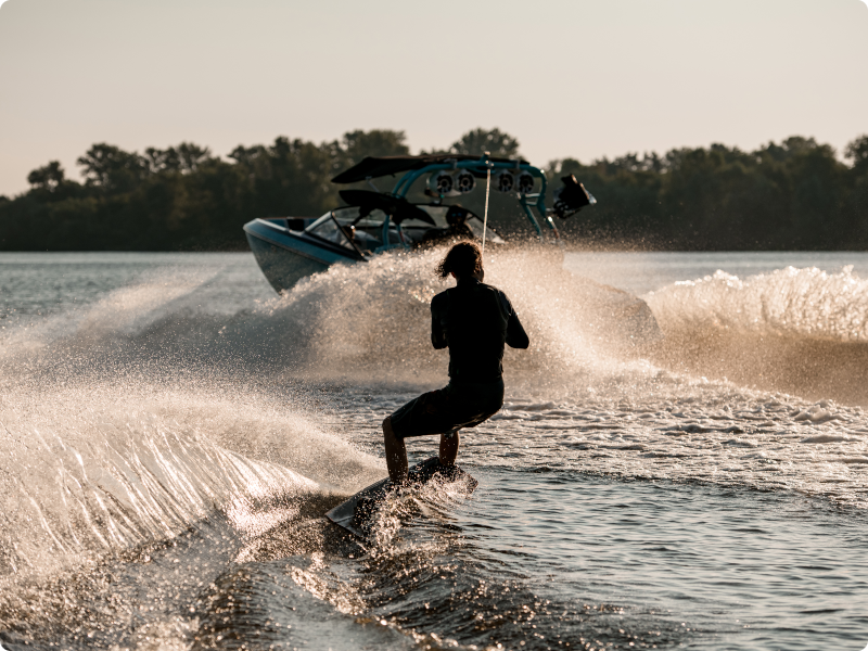 Wakeboarden im Sonnenuntergang